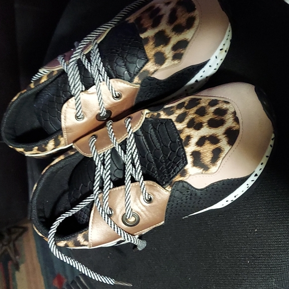 Shoes - Picture 2 of 3